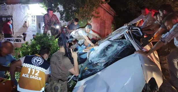 Gaziantep’te feci kaza! Taklalar atan otomobil eve çarptı: 1 ölü, 1 yaralı