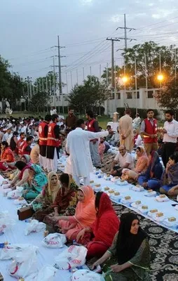 Kızılay'dan Pakistan'da 500 kişilik iftar