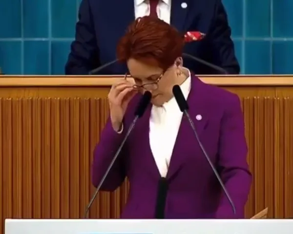 meral-aksener-promter-bozulunca-sekilde-sekle-girdi-1651052425106.jpeg Meral Akşener prompter bozulunca şekilden şekle girdi!-2
