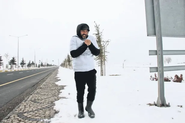 mustafa-denizlinin-kizi-selin-denizli-babasinin-adinin-verildigi-stada-gitti-iceri-girmekte-gucluk-cekince-isy-1647206000521.jpeg Mustafa Denizli’nin kızı Selin Denizli babasının adının verildiği stada gitti! İçeri girmekte güçlük çekince isyan etti-3