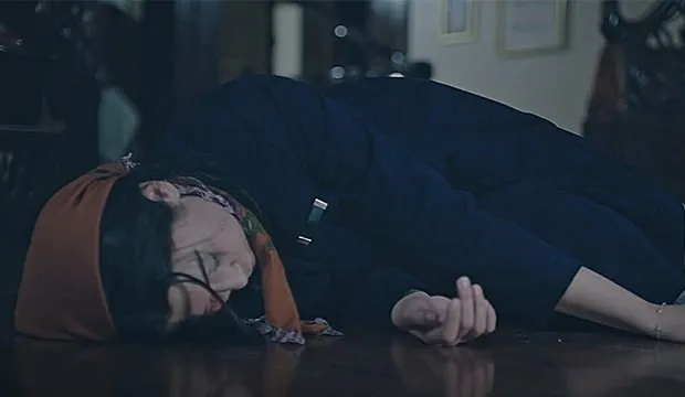 Kırmızı Oda dizisinde izleyicilere saç baş yolduran sahne! TV 8'in Kırmızı Oda dizisi yaylım ateşine tutuldu-4