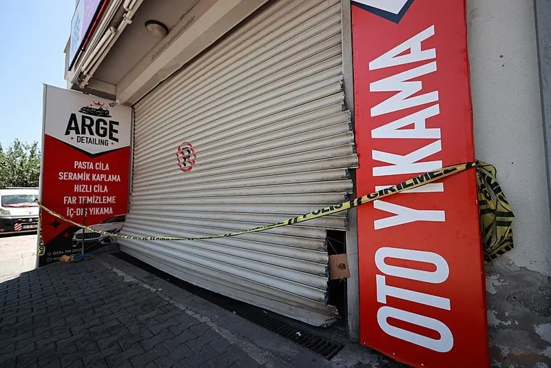 Mersin'de oto yıkamacıda 4 gencin cesedi bulundu. (AA)