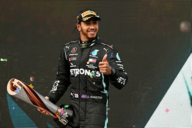 Formula 1'in son şampiyonu Lewis Hamilton 'Yılın Spor Kişiliği' seçildi-2