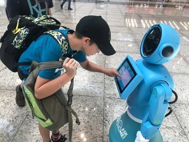 İstanbul Havalimanı'nda danışma robotları göreve başladı-4