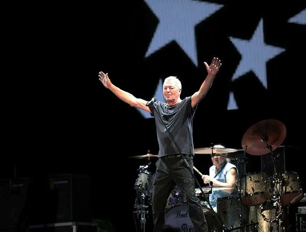 dunyanin-en-onemli-muzik-grubu-deep-purplenin-istanbul-konseri-oncesinde-bakin-hangi-turk-yemeklerini-istedile-1653419974039.jpeg Dünyanın en önemli müzik grubu Deep Purple İstanbul konseri öncesinde bakın hangi Türk yemeklerini istedi-3