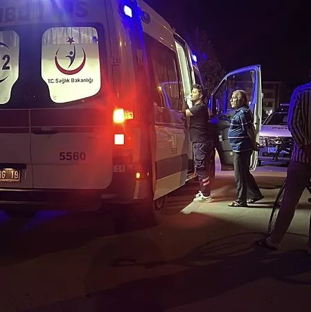 Parkta üvey babasını bıçakladı