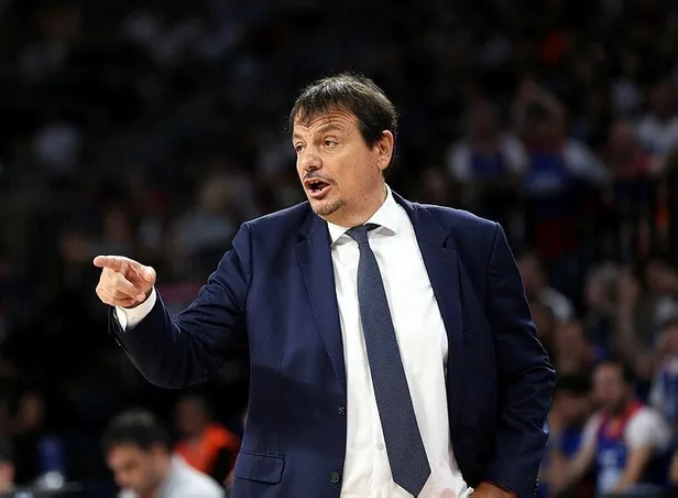 anadolu-efes-fenerbahceyi-yenerek-final-serisinde-durumu-2-1-getirdi-1654988440309.jpeg Anadolu Efes, Fenerbahçe’yi yenerek final serisinde durumu 2-1 getirdi-2