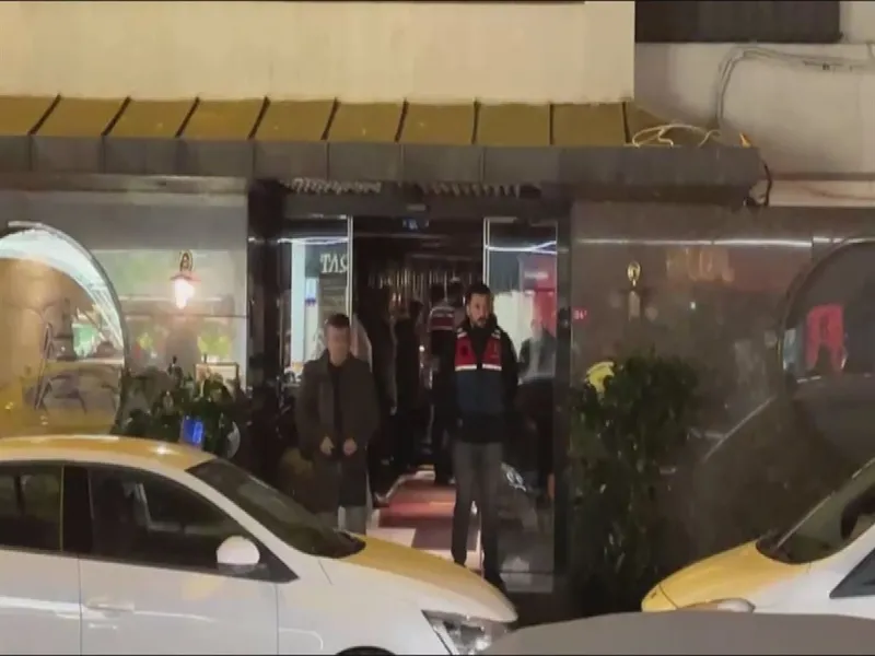 bebek-otele-ikinci-baskin-uyusturucu-sorusturmasinda-selen-gorguzel-dahil-4-isme-gozalti-ibb-firarisinin-jetin-1767998030907.jpeg Can Yaman'ın üstünden uyuşturucu çıktı! Selen Görgüzel de gözaltında | Bebek Otel ve Maslak Klein'e baskın-8