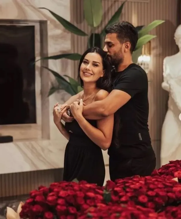 dilan-polat-hastaneye-mi-kaldirildi-neden-dilan-polat-instagram-hesabini-neden-kapatti-1695977504336.jpeg Dilan Polat hastaneye mi kaldırıldı, neden? Dilan Polat Instagram hesabını neden kapattı? Engin Polat açıkladı!-3