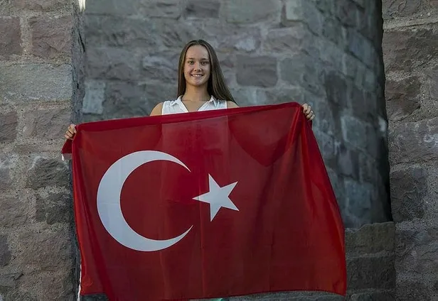 son-dakika-milli-yuzucu-viktoria-zeynep-gunesten-avrupa-kisa-kulvar-yuzme-sampiyonasinda-altin-madalya-1635869843549.jpeg Son dakika: Milli yüzücü Viktoria Zeynep Güneş'ten Avrupa Kısa Kulvar Yüzme Şampiyonası'nda altın madalya!-1