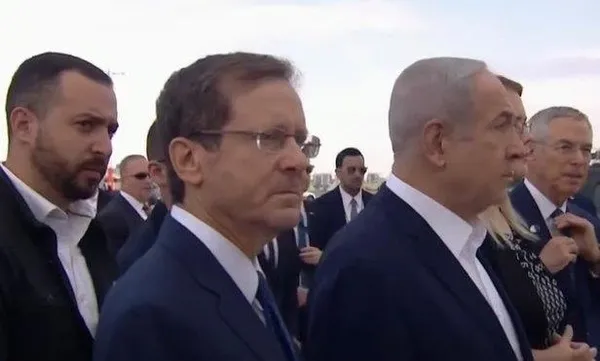 canli-takip-katil-israil-el-ehli-baptist-hastanesini-hedef-aldi-cok-sayida-sivil-sehit-oldu-3-gunluk-milli-yas-1697643380906.jpeg CANLI TAKİP | Katil İsrail El-Ehli Baptist Hastanesi'nden sonra bir okulu hedef aldı-16