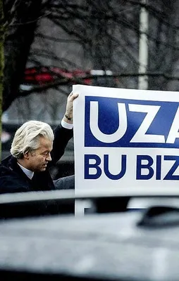 Irkçı lider Wilders'ten küstah pankart!