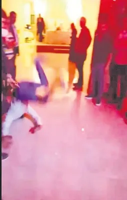 Düğünde takla attı kafayı yardı