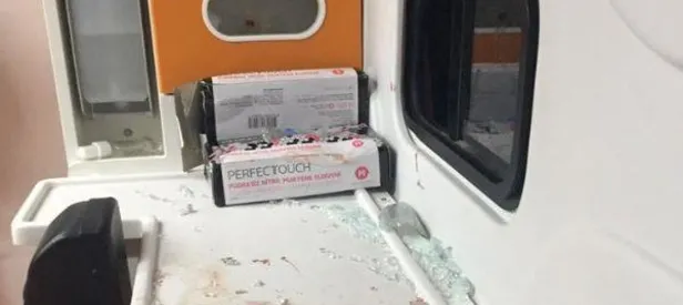 Yaralı sürücü sağlık görevlilerine silah çekti