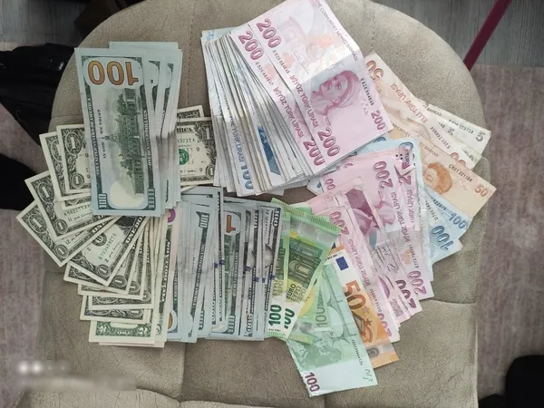 son-dakika-fetoye-gazi-turgut-arslan-operasyonu-28-gozalti-1686985247620.jpg Son dakika: FETÖ'ye “Gazi Turgut Arslan“ operasyonu: 28 gözaltı-2