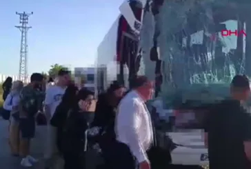 Yolcu otobüsü TIR’a çarptı