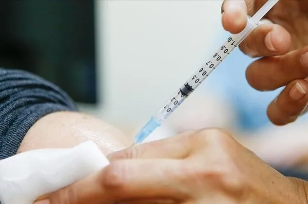 18 yaş üstü 3 doz aşı ne zaman yapılacak? 3. doz hatırlatma aşısı nedir, hangi kategorideki vatandaşlara uygulanacak?
