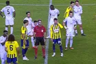 Fenerbahçe'nin hazırlık maçında ilginç anlar! Kırmızı kart oyuncu değişikliğine döndü