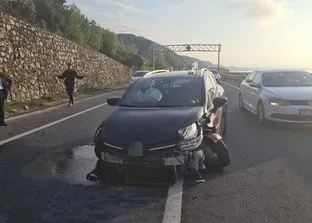 Zonguldak’ta direksiyon hakimiyetini kaybeden otomobil bariyerlere çarptı: 4 yaralı