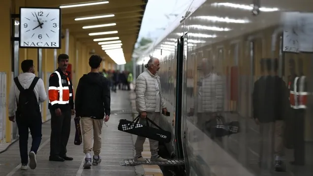 milli-elektrikli-tren-ilk-seferini-yapti-gunde-yaklasik-500-kilometre-yol-kat-edecek-1685229199353.jpeg Milli elektrikli tren ilk seferini yaptı: Günde yaklaşık 500 kilometre yol kat edecek-2