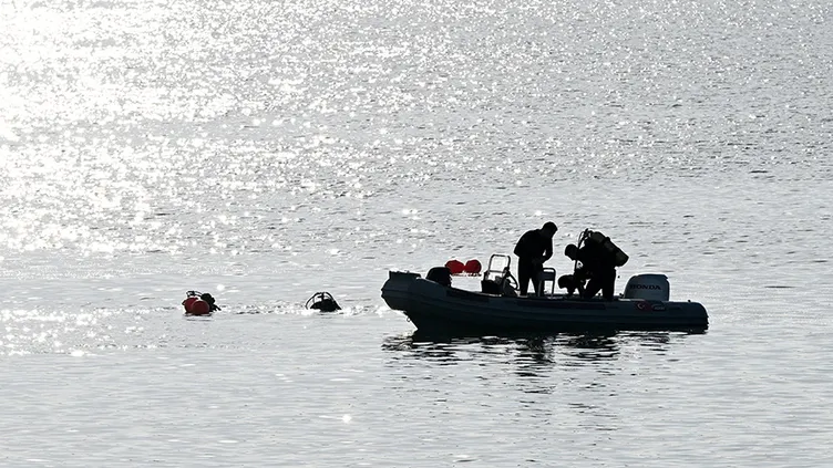 İzmir'de düşen helikopter ile 3 personelini arama kurtarma çalışmalarına ara verildi
