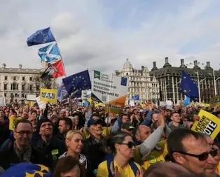 Brexitin iptal edilmesine yönelik dilekçeye destek artıyor! Bir haftada 5 milyonu aştı...