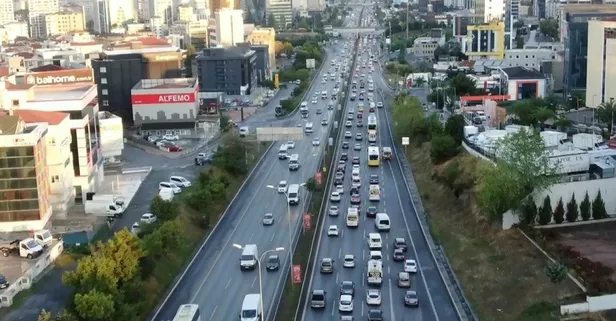 Son dakika: İstanbul’da haftanın son iş gününde trafik yoğunluğu havadan görüntülendi