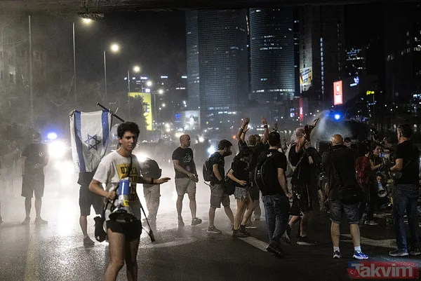 Tel Aviv'de kafesli protesto! Onlarca İsrailli, Netanyahu'nun istifası için sokaklara döküldü: Sen baştasın, sen suçlusun - 14