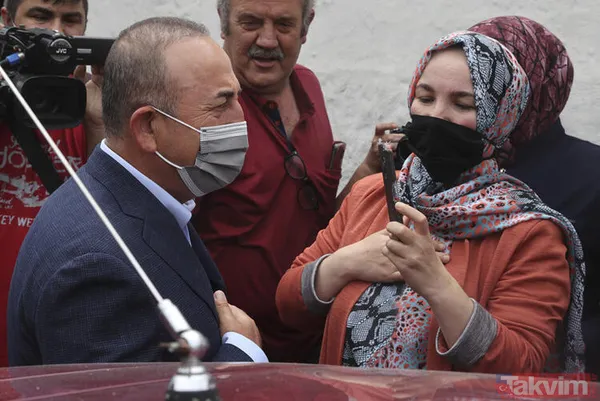 SON DAKİKA: Uluslararası ajanslar Çavuşoğlu ile Dendias'ın sarılmasını son dakika geçti - 13