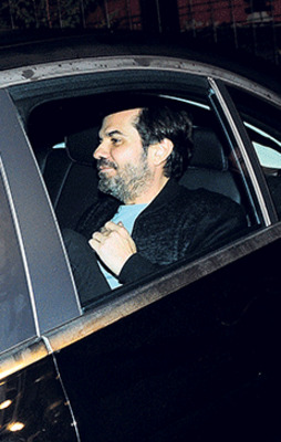 Kenan Doğulu garsonları azarladı