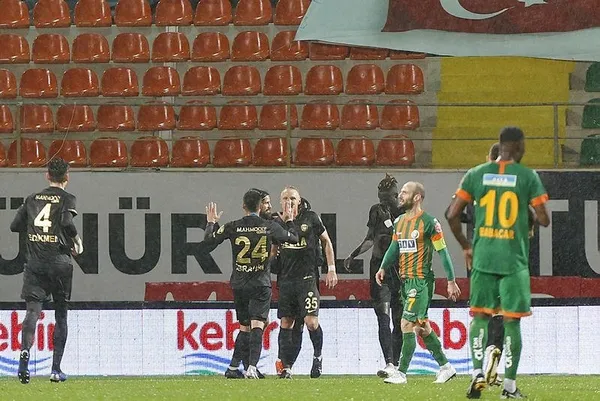aytemiz-alanyaspor-evinde-mke-ankaragucunu-4-3-maglup-etti-mac-sonu-ozet-1611598022133.jpeg