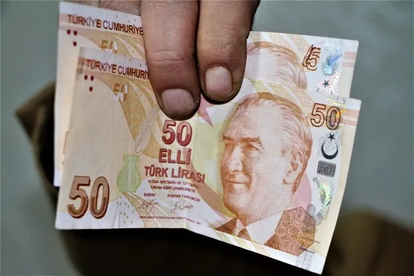 cebinizde-servet-yatiyor-olabilir-50-tl-gibi-gozukuyor-ama-degeri-tam-50-bin-tl-1610177570117.jpg Cebinizde servet yatıyor olabilir! 50 TL gibi gözüküyor ama değeri tam 50 bin TL!-2