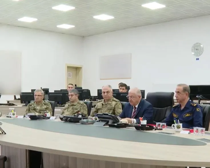 komuta-kademesi-sanliurfada-bir-araya-geldi-kritik-toplantida-bakan-gulerden-net-mesaj-pkknin-hareket-kabiliye-1712823198684.jpeg Komuta kademesinden Şanlıurfa'da kritik toplantı! Bakan Güler'den net mesaj: PKK'nın hareket kabiliyeti bitme noktasına geldi-2