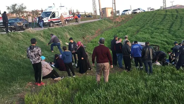 gaziantepte-iki-arac-kafa-kafaya-carpisti-olu-ve-yaralilar-var-1616955100110.jpeg Gaziantep'te iki araç kafa kafaya çarpıştı! Ölü ve yaralılar var...-3