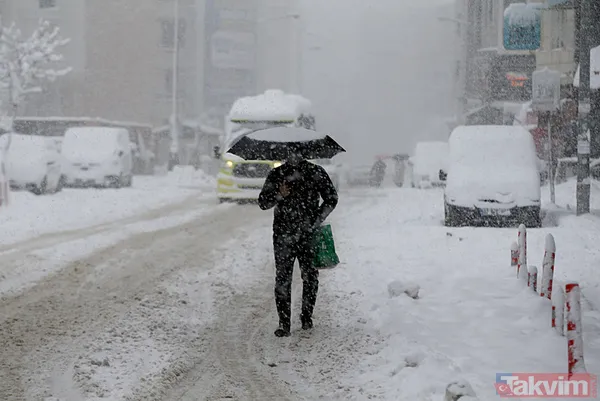 Doğu Anadolu'nun Diğer İllerinde Son Durum Erzurum: 1315 Mahalle Yolu Kapalı Erzurum'da kar ve tipi nedeniyle 1315 mahallenin yolu ulaşıma kapandı....