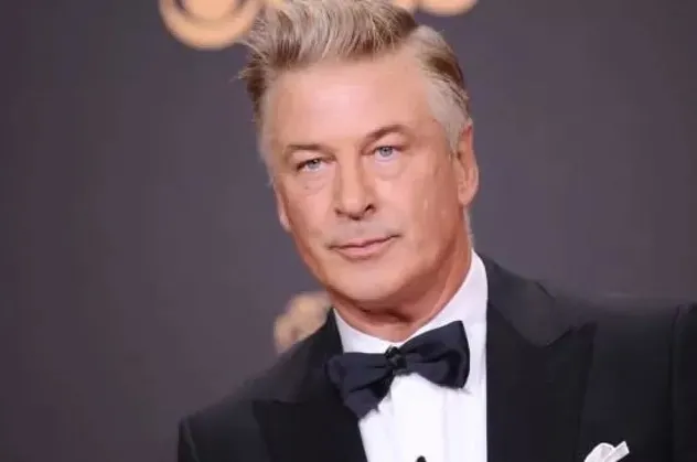 Alec Baldwin film çekiminde kazara 2 kişiyi vurdu: 1 ölü, 1 yaralı