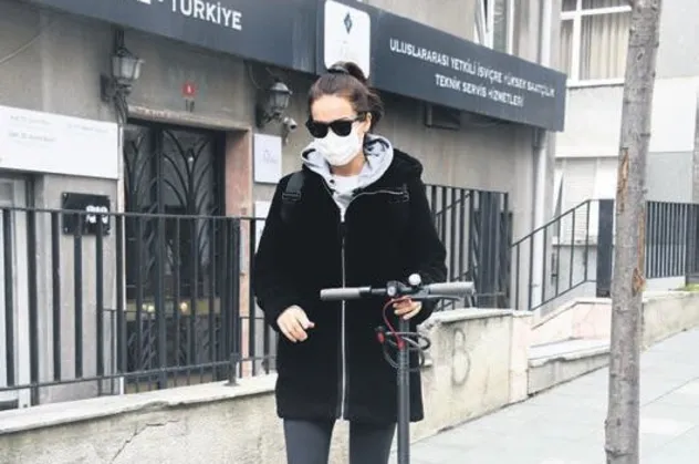 Çevre dostluğu İrem Sak'ı yayan bıraktı