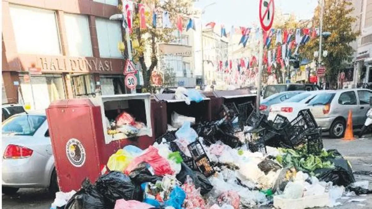 CHP'li belediyeler yine şaşırtmadı! İşçiler greve gitti: Sokaklara çöpler yığıldı