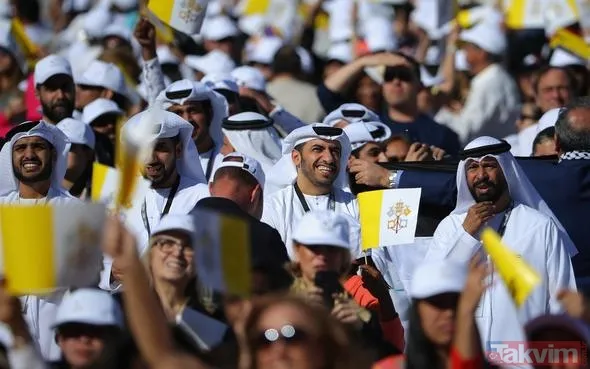 Papa Franciscus, BAE'de düzenlenen ilk ayini yönetti