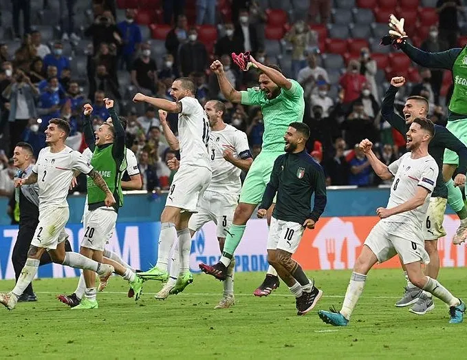 EURO 2020’de İtalya yarı finalde!
