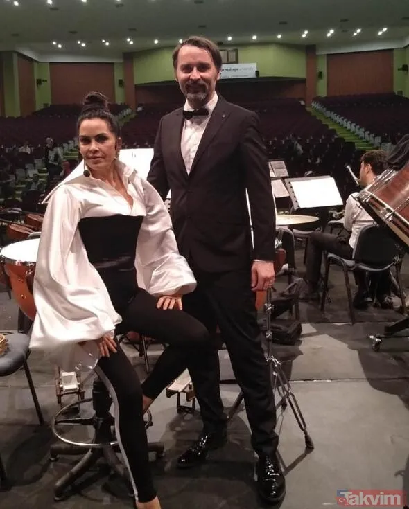 Hatta Evlendirme Dairesinden Çıktık Hayranlarımıza Denk Geldik 'Fotoğraf Çektirelim' Dediler. 'Bizim İçin Çok Özel Bir Gün' Deyip Çektirmedik. Şimdi Şimdi...