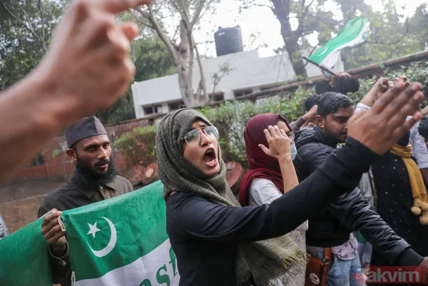 SON DAKİKA: Hindistan'ın 28 Şubat'ı! Başörtüsü yasaklarına karşı eylemler sürüyor: Bıçak taşıyan 2 kişi gözaltına alındı - 28
