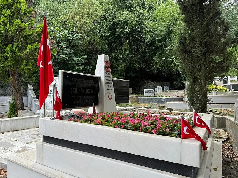 Şehit Batuhan Ergin'in babasından İBB'ye bayrak tepkisi: "Bu arkadaşın Türklüğünden de şüphe ediyorum"-4