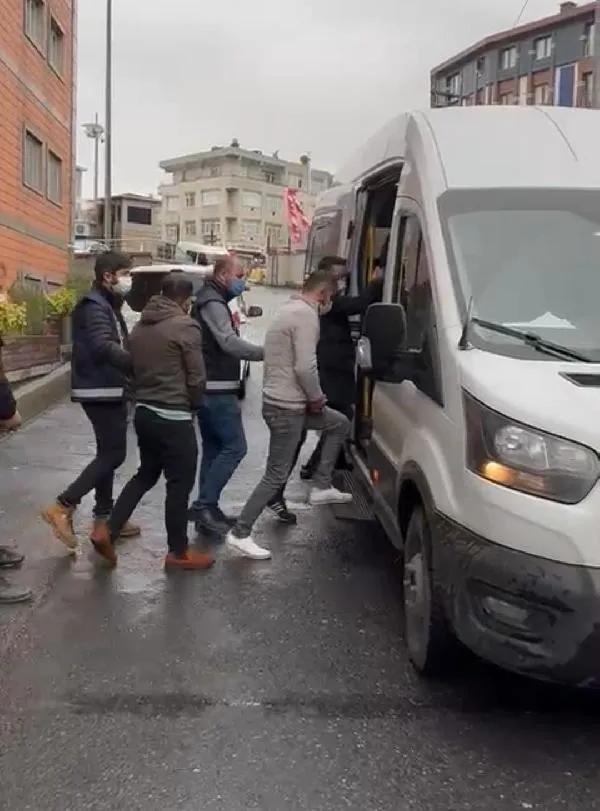 İşçi kıyafetleri giyip 150 bin lira değerinde yeraltı internet kablosu çaldılar-4