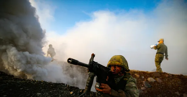 Son dakika: Barış Pınarı ve Fırat Kalkanı bölgesine sızmaya çalışan 11 terörist etkisiz hale getirildi