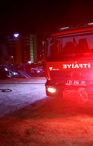 Adana'da 2 katlı bir evde korkutan yangın!