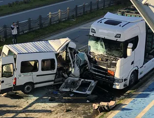 Öğrenci servisi tırla çarpıştı! Ölü ve yaralılar var