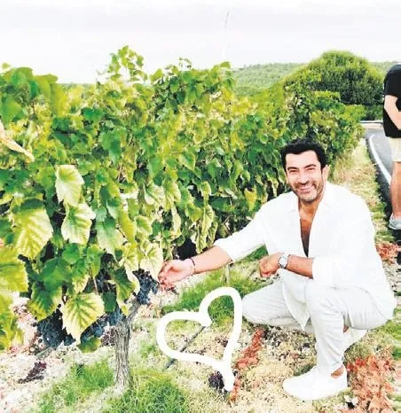 ilkay-gundoganin-hamile-esi-sara-gundogan-dolma-ve-kunefe-aserince-solugu-turk-restoraninda-aldi-saklambac-hab-1669934964667.jpeg İlkay Gündoğan’ın hamile eşi Sara Gündoğan, dolma ve künefe aşerince soluğu Türk restoranında aldı | Saklambaç haberleri-12