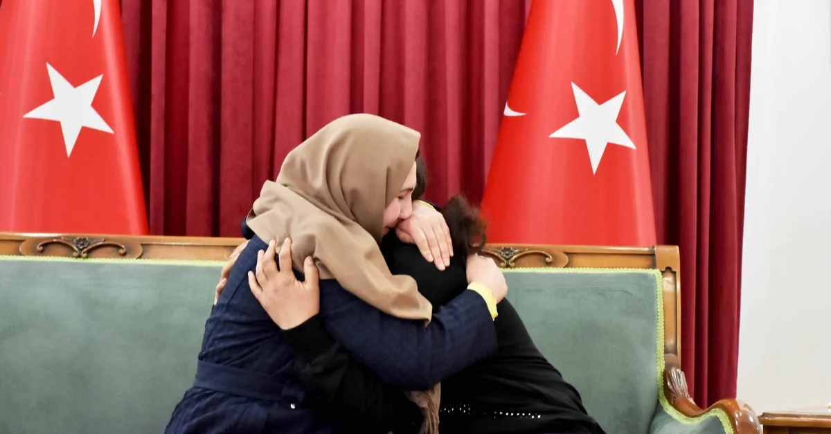 Evlat nöbetinden bir güzel haber daha! Naime Dalmış, 6 yıllık hasretin ardından kızı Tekoşin Açar’a kavuştu