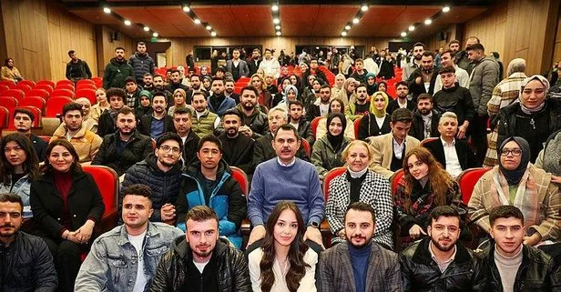 Cumhur İttifakı İBB Başkan adayı Murat Kurum gençlerle ‘Aybüke: Öğretmen Oldum Ben’ adlı filmi izledi